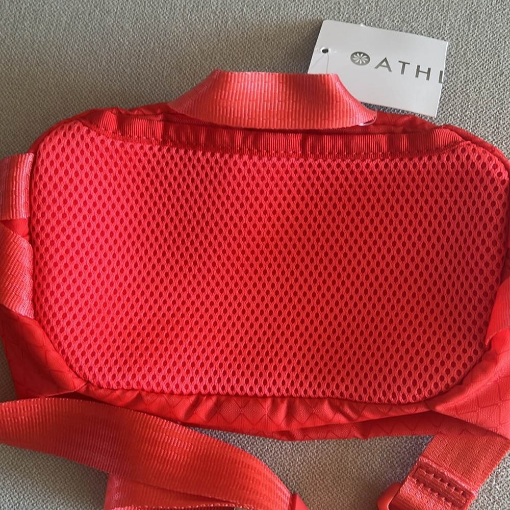 Athleta Excursion Crossbody Belt Bag in Coral - Picture 6 of 7